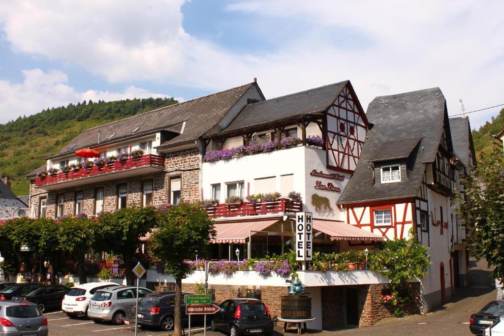 Moselromantik-Hotel Zum Loewen Эдигер-Эллер Экстерьер фото