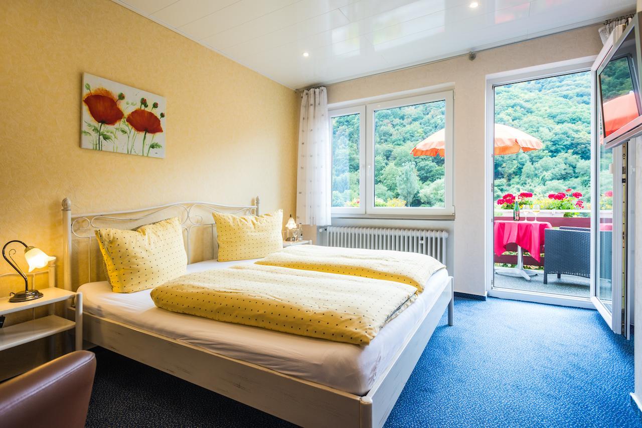 Moselromantik-Hotel Zum Loewen Эдигер-Эллер Экстерьер фото