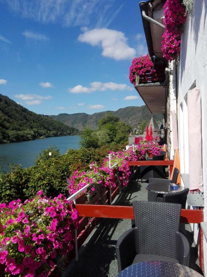 Moselromantik-Hotel Zum Loewen Эдигер-Эллер Экстерьер фото